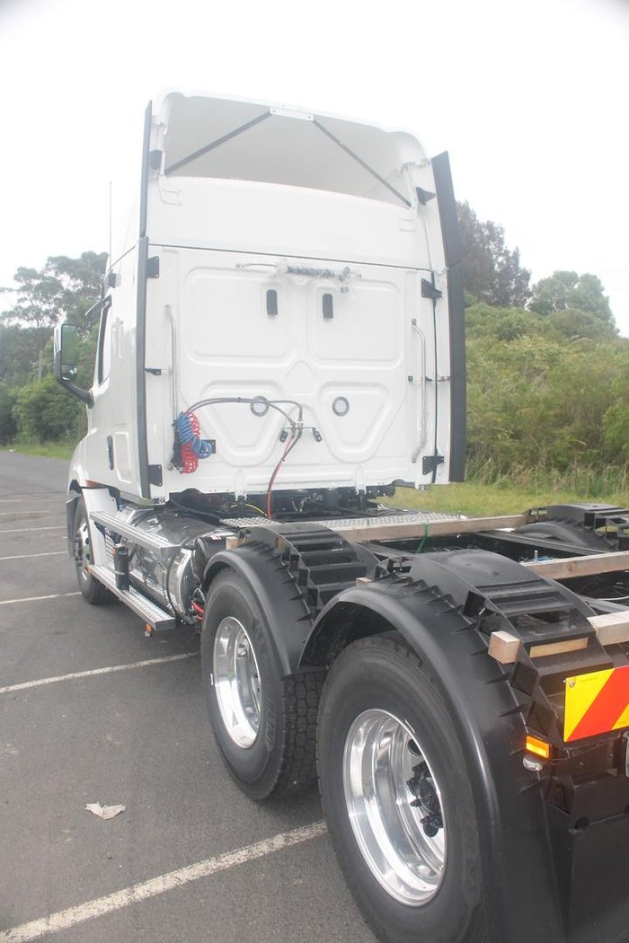 2024 Freightliner Cascadia 116 White