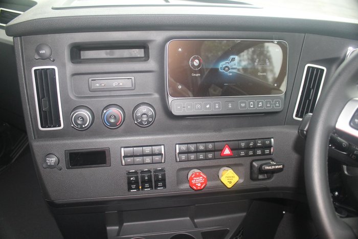 2024 Freightliner Cascadia 116 White