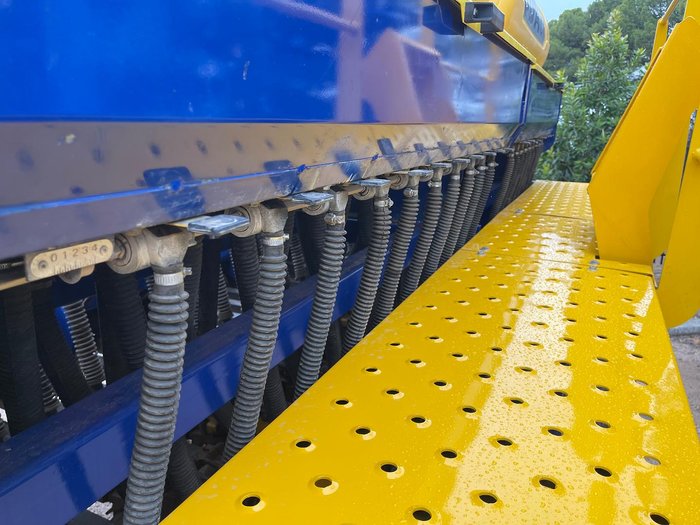 0 Tatu Sda Cp 19 Row Double Disc Seeder BLUE