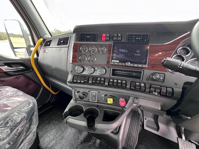 2024 Kenworth T610 Series T610SAR White
