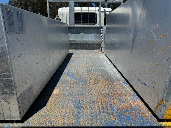 2014 Isuzu Nls 200 WHITE