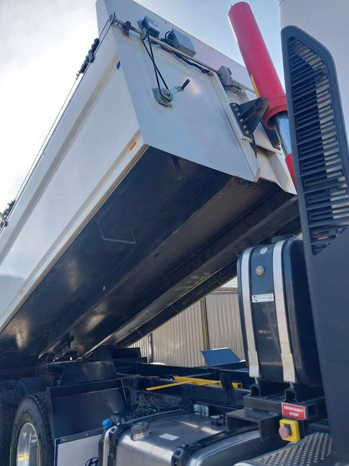 2021 Hyundai Xcient Tip Truck White