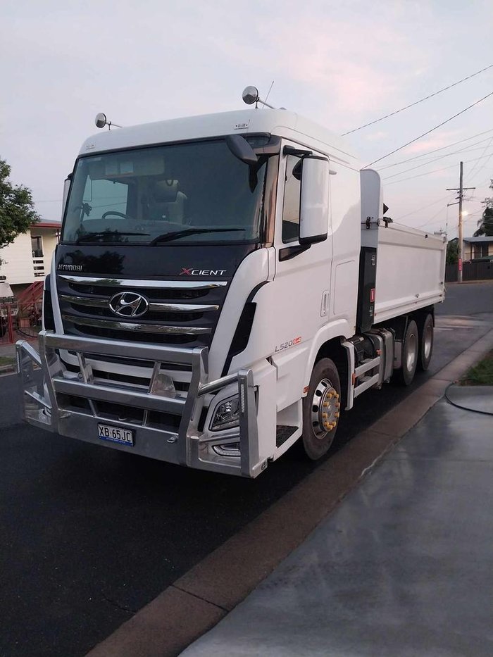 2021 Hyundai Xcient Tip Truck White