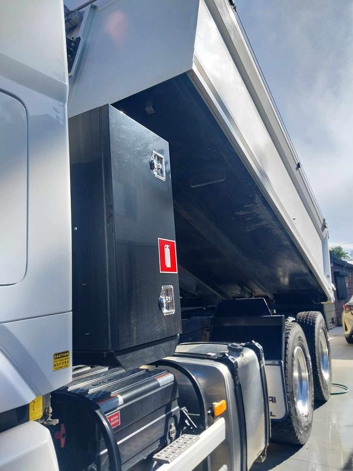 2021 Hyundai Xcient Tip Truck White
