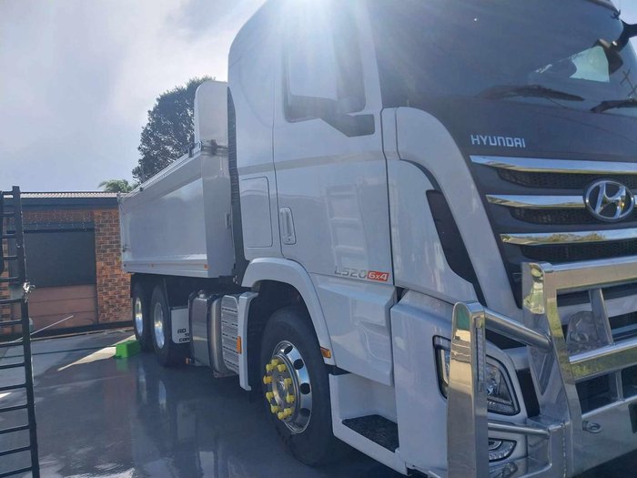 2021 Hyundai Xcient Tip Truck White