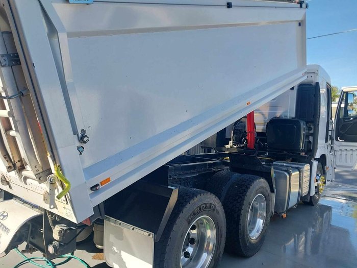 2021 Hyundai Xcient Tip Truck White
