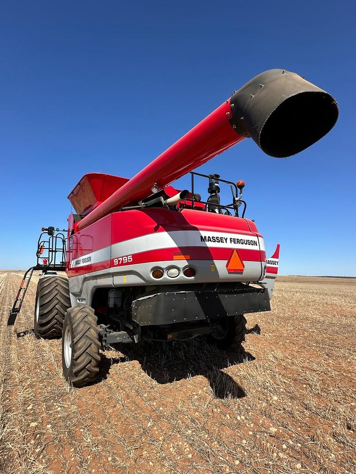 2009 MASSEY FERGUSON/ MACDON 9795 Harvester