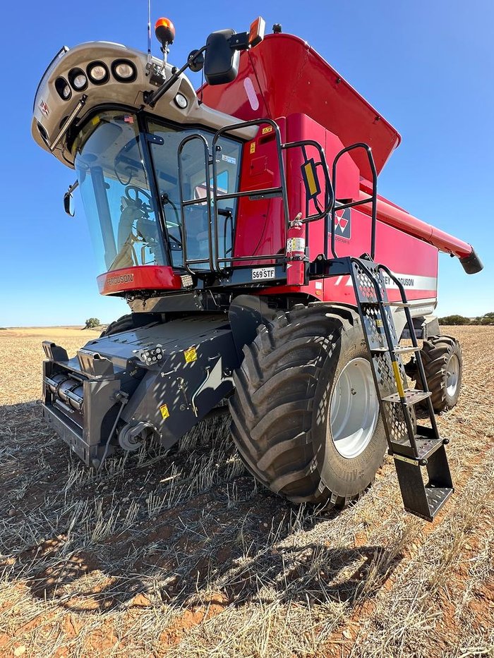 2009 MASSEY FERGUSON/ MACDON 9795 Harvester