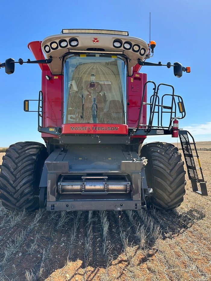 2009 MASSEY FERGUSON/ MACDON 9795 Harvester
