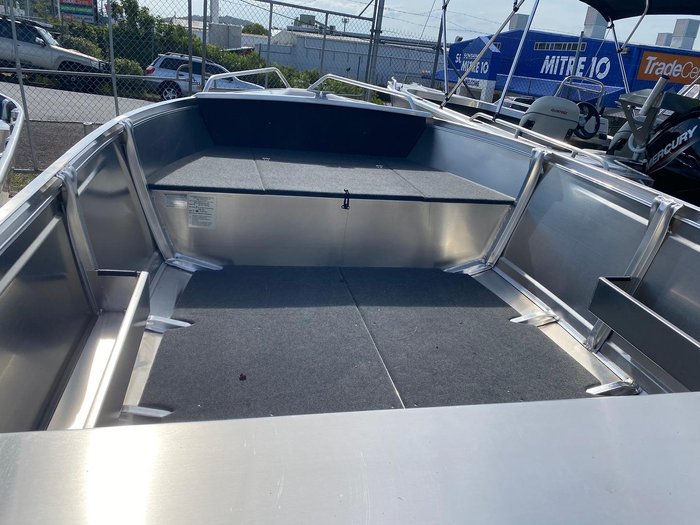 2025 QUINTREX 420 Busta