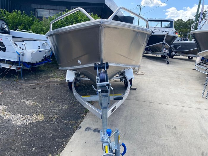 2025 QUINTREX 420 Busta