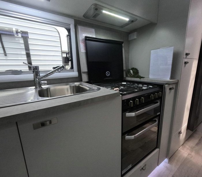 2024 Essential Caravans Highlander V5-2 20'6