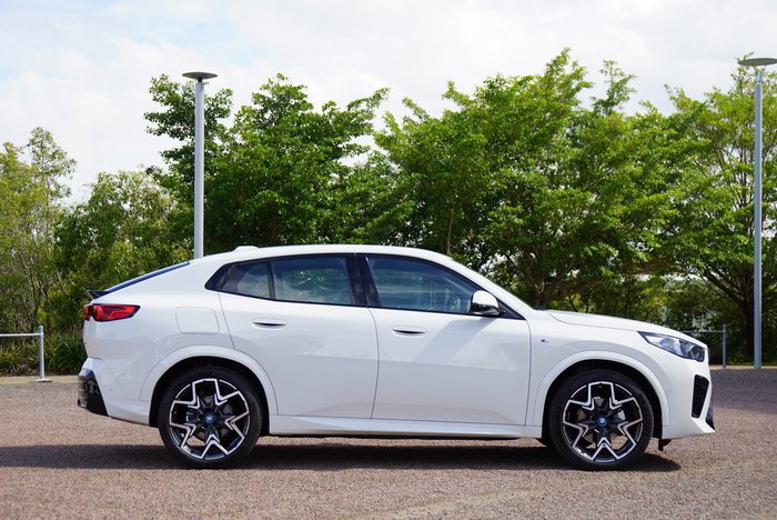 2024 BMW iX2 eDrive20 M Sport