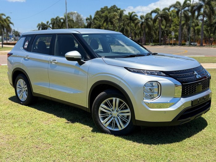 2024 Mitsubishi Outlander ES