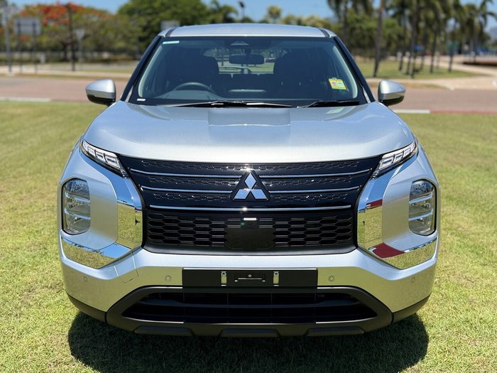 2024 Mitsubishi Outlander ES