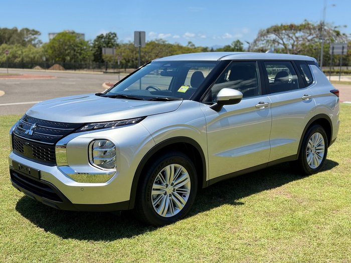 2024 Mitsubishi Outlander ES