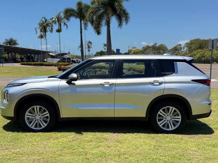 2024 Mitsubishi Outlander ES