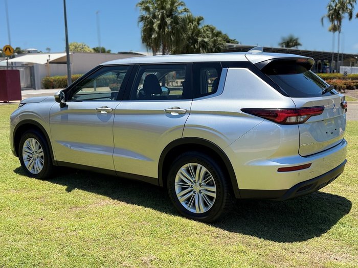 2024 Mitsubishi Outlander ES