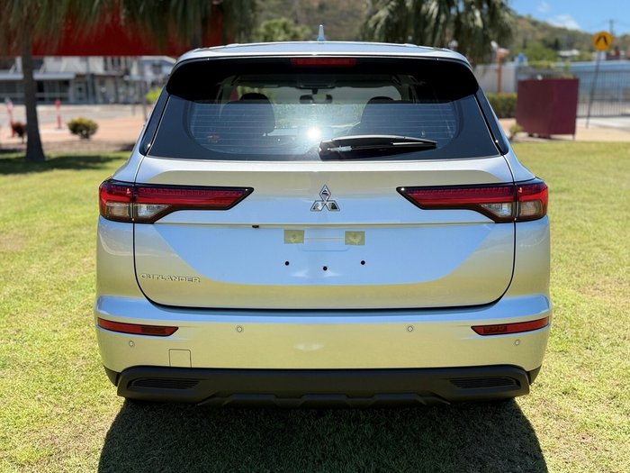 2024 Mitsubishi Outlander ES