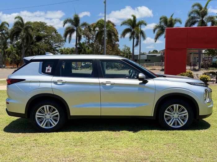 2024 Mitsubishi Outlander ES