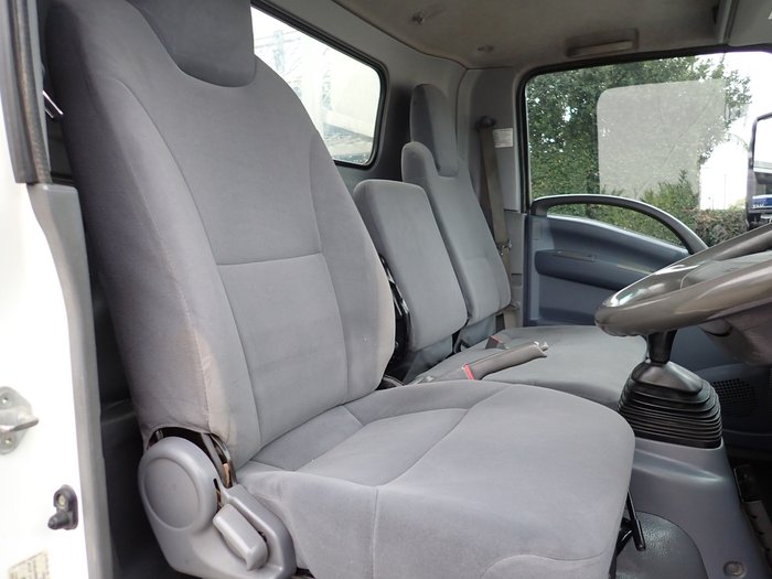 2015 ISUZU NPR 300 WHITE