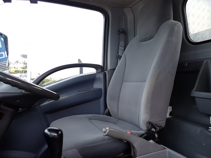 2015 ISUZU NPR 300 WHITE