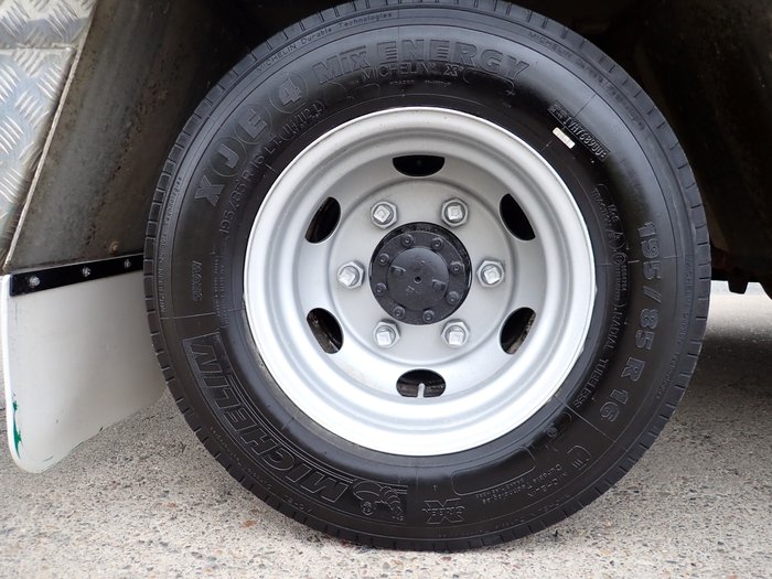 2015 ISUZU NPR 300 WHITE