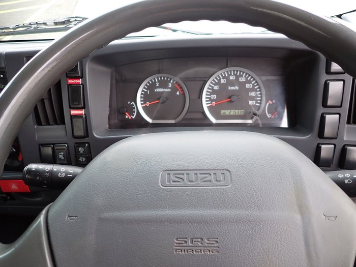 2015 ISUZU NPR 300 WHITE