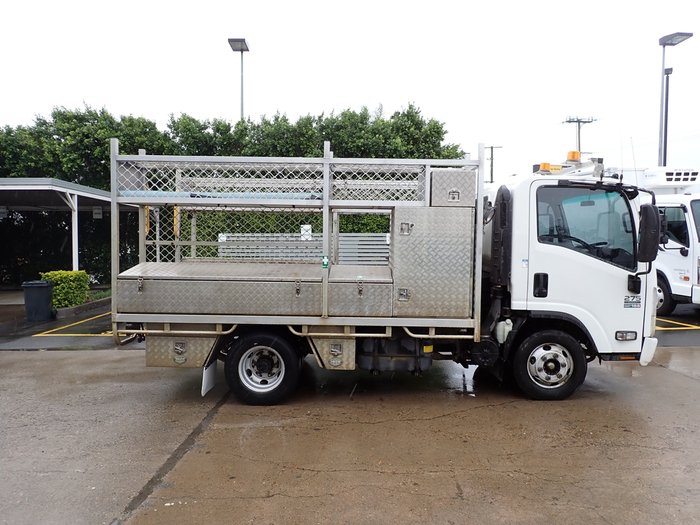 2015 ISUZU NPR 300 WHITE