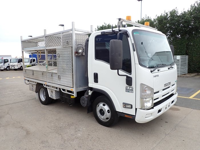 2015 ISUZU NPR 300 WHITE