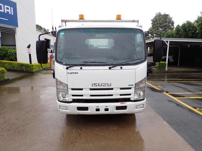 2015 ISUZU NPR 300 WHITE