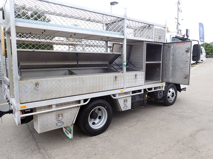 2015 ISUZU NPR 300 WHITE