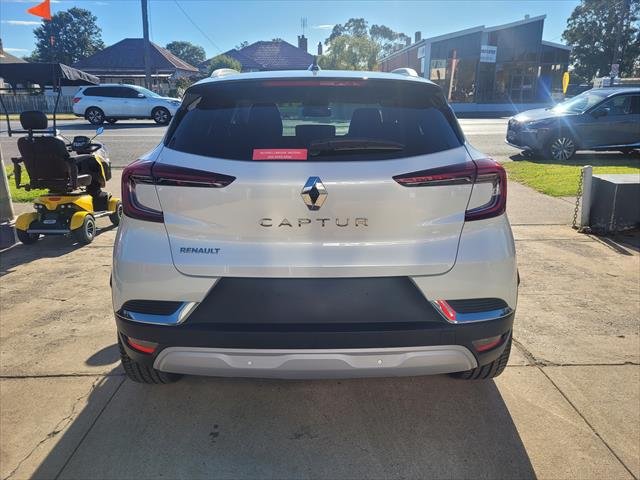 2022 Renault Captur Intens XJB MY22 Pearl White with Diamond Black Roof (M)