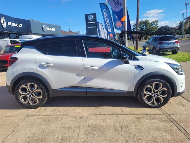 2022 Renault Captur Intens XJB MY22 Pearl White with Diamond Black Roof (M)