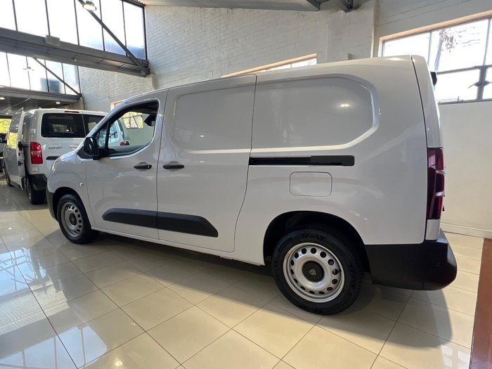 2024 Peugeot Partner Pro