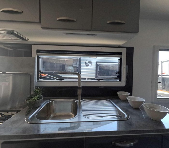 2024 Leader Caravans 2000_R_K1e3_T Explorer 20'