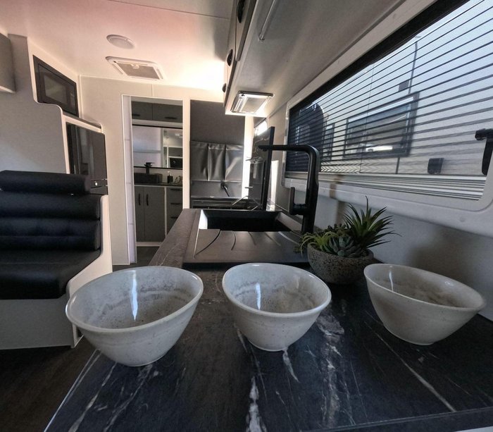 2024 Leader Caravans 2000_R_K1e3_T Explorer 20'