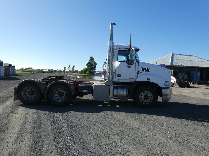 2015 Mack Granite WHITE