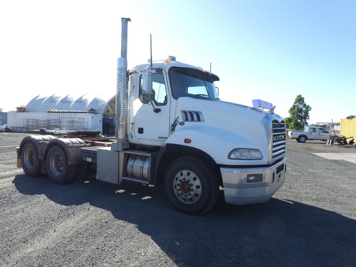 2015 Mack Granite WHITE