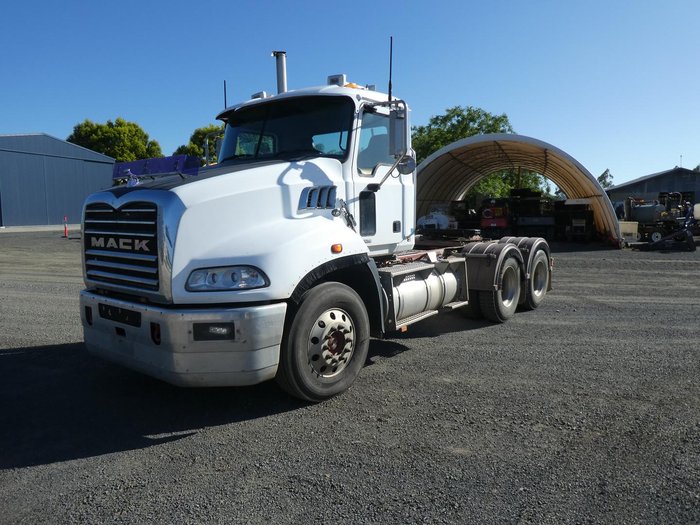 2015 Mack Granite WHITE