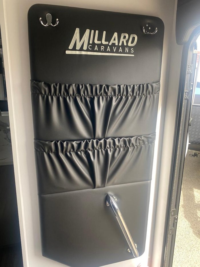 2024 Millard Mflow 21'6 Rear Door Side Club