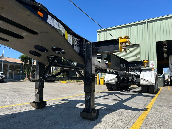 2014 Vawdrey 40-48' Ultra Low, Push Bumper, 3 Way Black