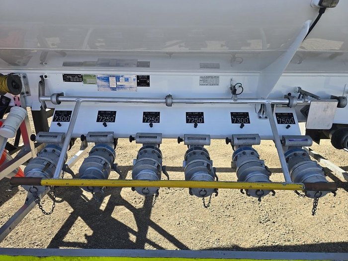 2009 Marshall Lethlean Tri Axle 6 Compartment 