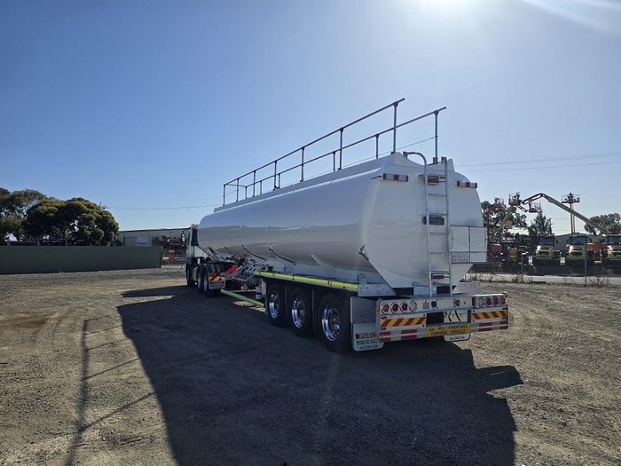 2009 Marshall Lethlean Tri Axle 6 Compartment Green