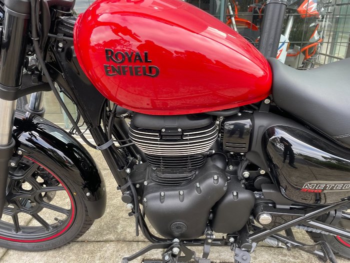 2024 Royal Enfield (see Also Enfiel METEOR 350 FIREBALL ?