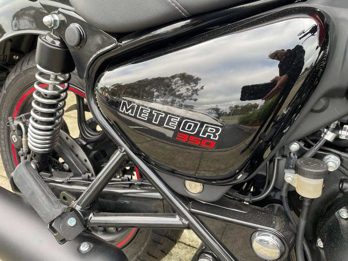 2024 Royal Enfield (see Also Enfiel METEOR 350 FIREBALL ?