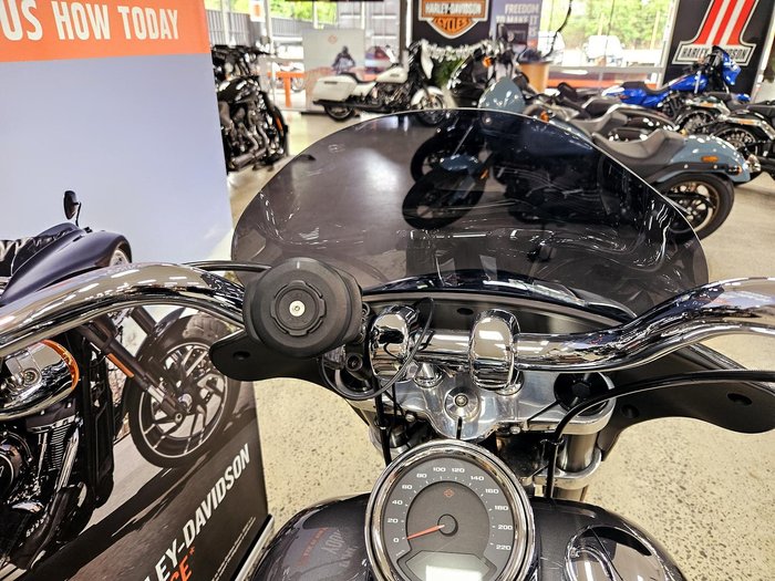 2022 Harley-Davidson Sport Glide 107 (FLSB) Softail Grey