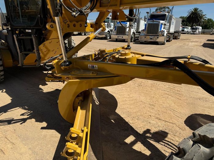 2013 Caterpillar 12M2 