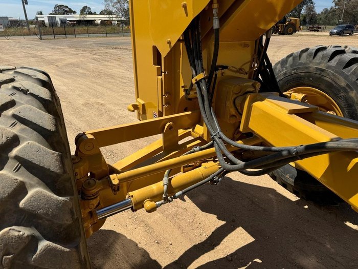 2013 Caterpillar 12M2 