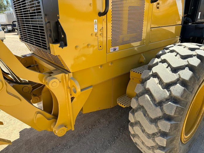 2013 Caterpillar 12M2 